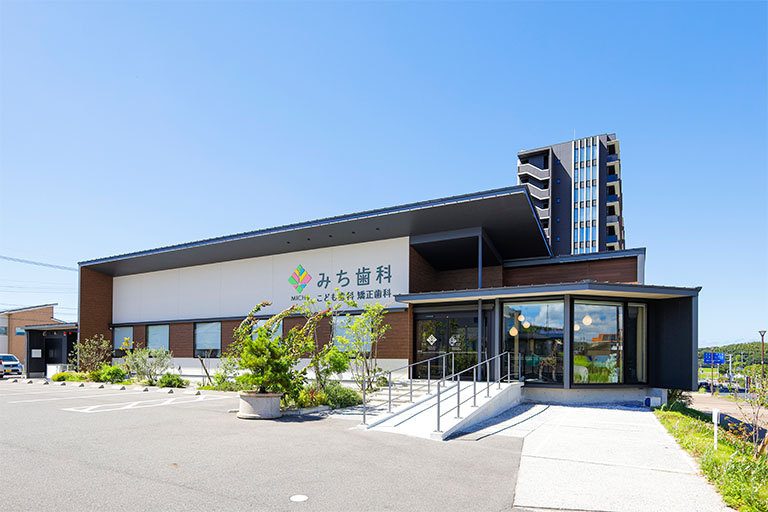 広い駐車場完備